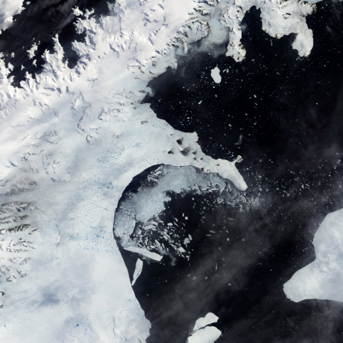 Elastic-Dynamic Model Effects on The Crust of Ice Land