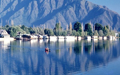 Assessment of Floristic Diversity on the Bank of Nigeen Lake, Kashmir Valley