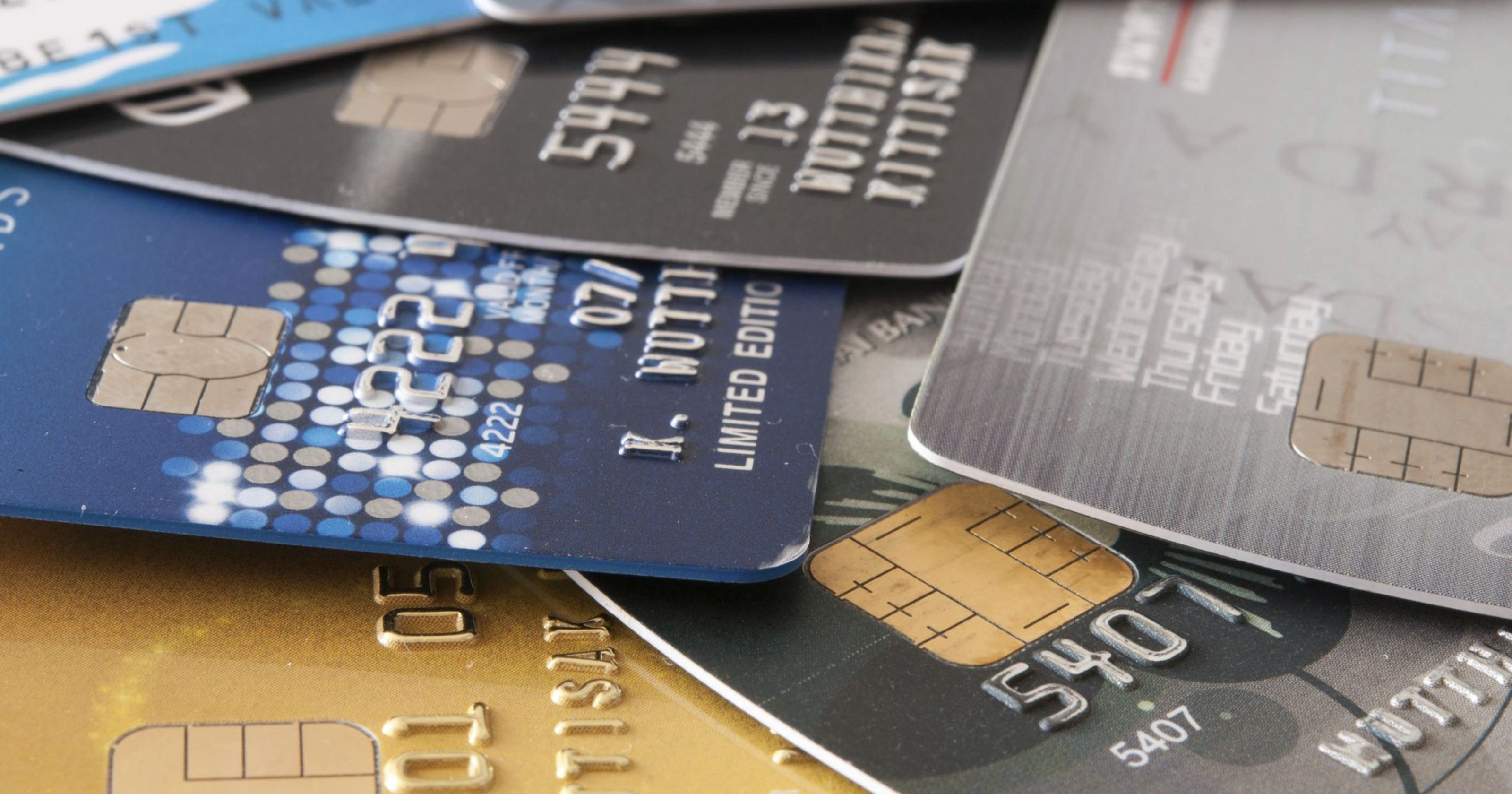 Behavior of Credit Cards in Colombia